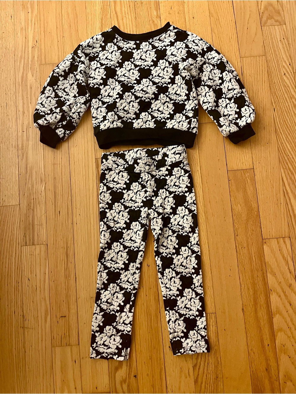 Janie and Jack Black & White Floral Jacquard Sweatshirt and Pant Matching Set 3T